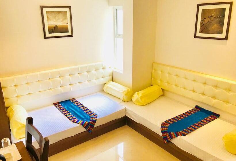 בית מלון כפרי Regalia Inn & Suites