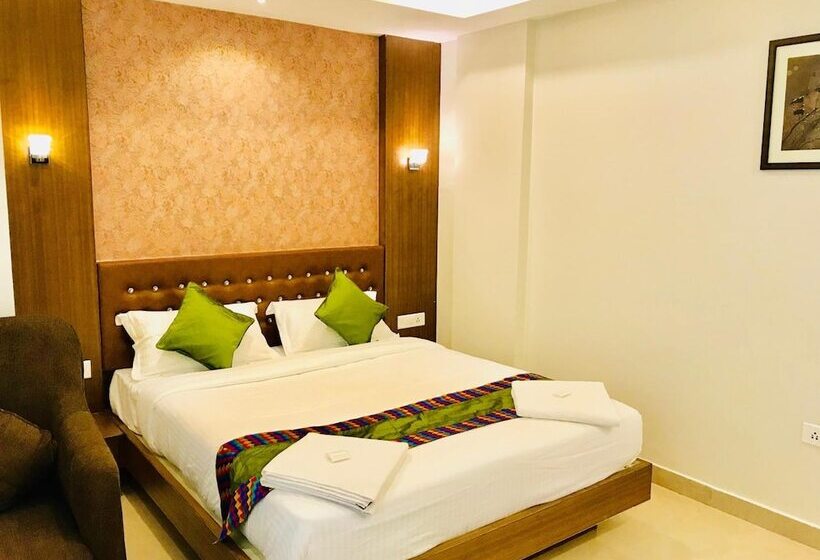 בית מלון כפרי Regalia Inn & Suites