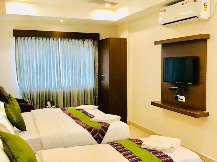 בית מלון כפרי Regalia Inn & Suites