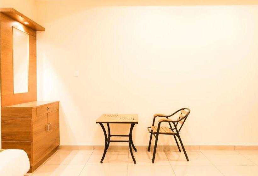 ホテル Treebo Trend Cmks Gulmohar Suites