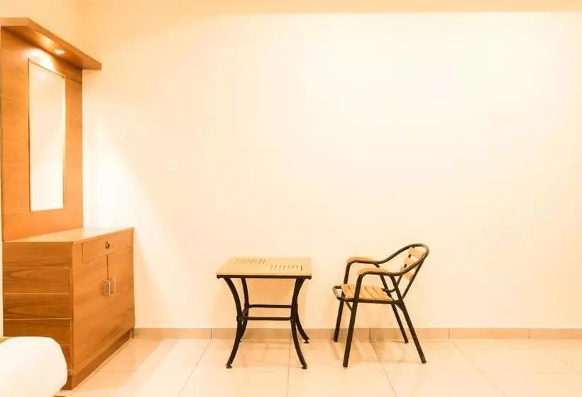 هتل Treebo Trend Cmks Gulmohar Suites