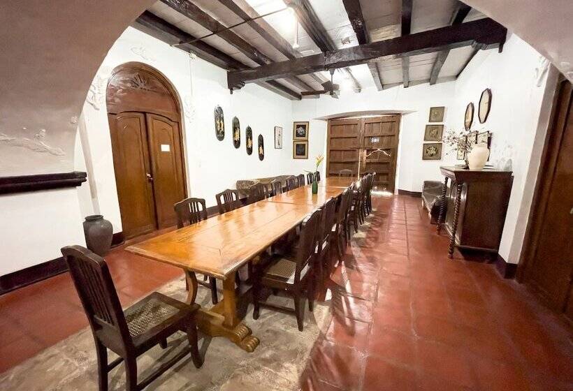 هتل Villa Angela Heritage House