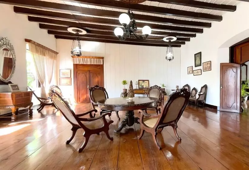 Hotelli Villa Angela Heritage House
