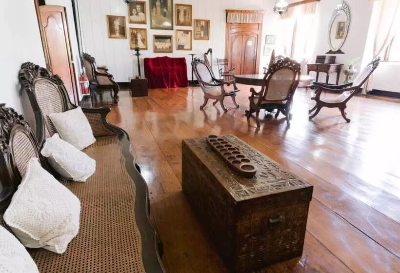 Hotelli Villa Angela Heritage House