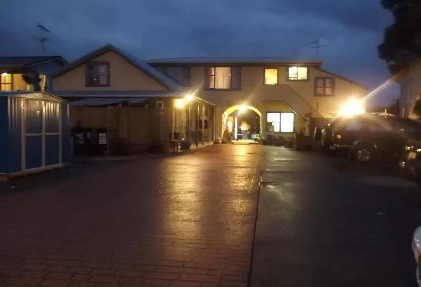 Motelli Orewa Pillows Lodge