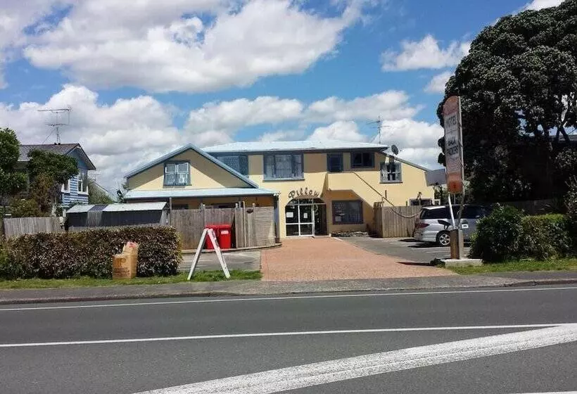 Motelli Orewa Pillows Lodge