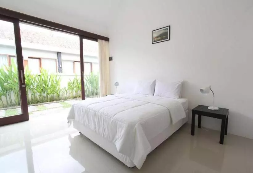 ペンション Canggu Beach Inn