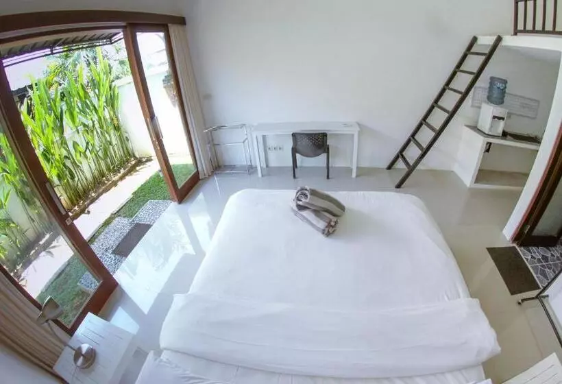 ペンション Canggu Beach Inn