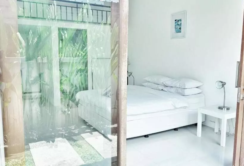 ペンション Canggu Beach Inn