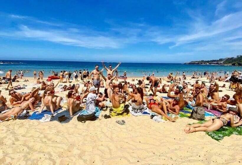 Mad Monkey Hostel Coogee Beach