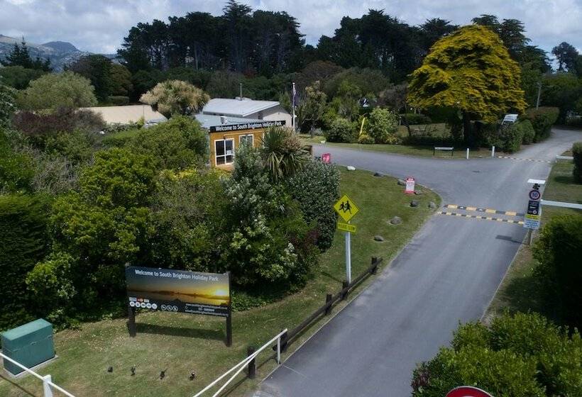 בית מלון כפרי South Brighton Holiday Park