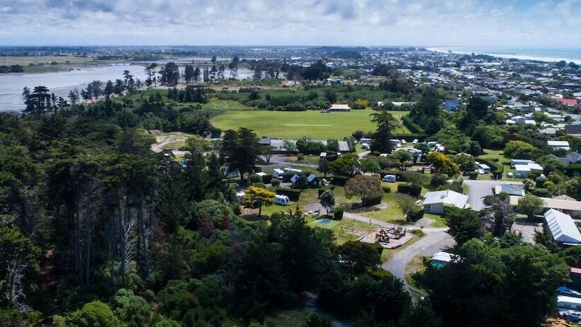 בית מלון כפרי South Brighton Holiday Park