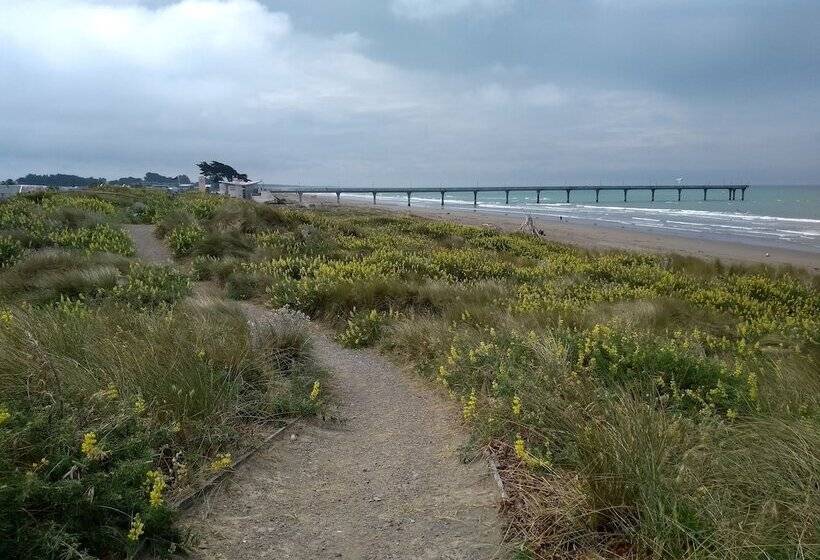 בית מלון כפרי South Brighton Holiday Park