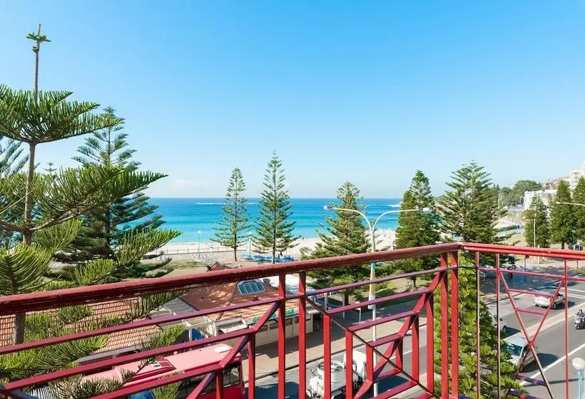 Mad Monkey Hostel Coogee Beach