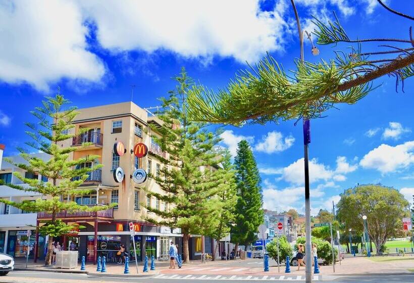 Mad Monkey Hostel Coogee Beach