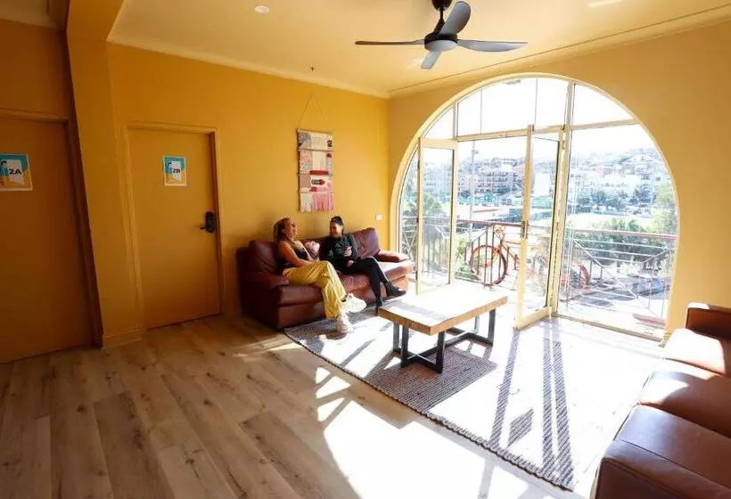 Mad Monkey Hostel Coogee Beach