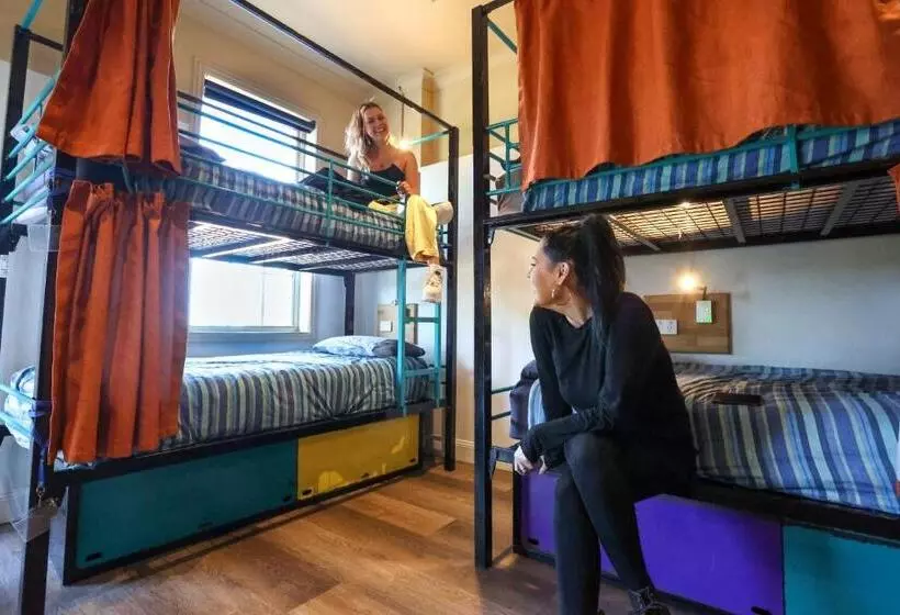 Mad Monkey Hostel Coogee Beach