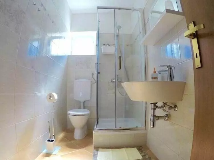 ペンション Vila Lacman