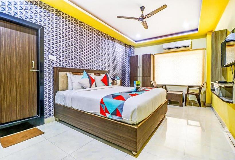 ホテル Capital O 11626 B Square