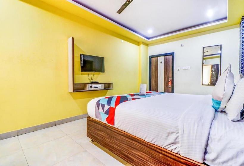 ホテル Capital O 11626 B Square