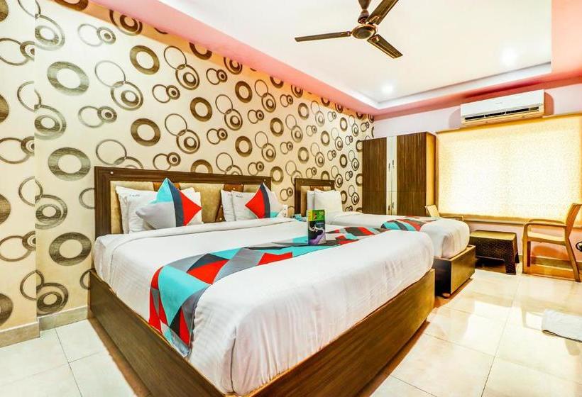 ホテル Capital O 11626 B Square