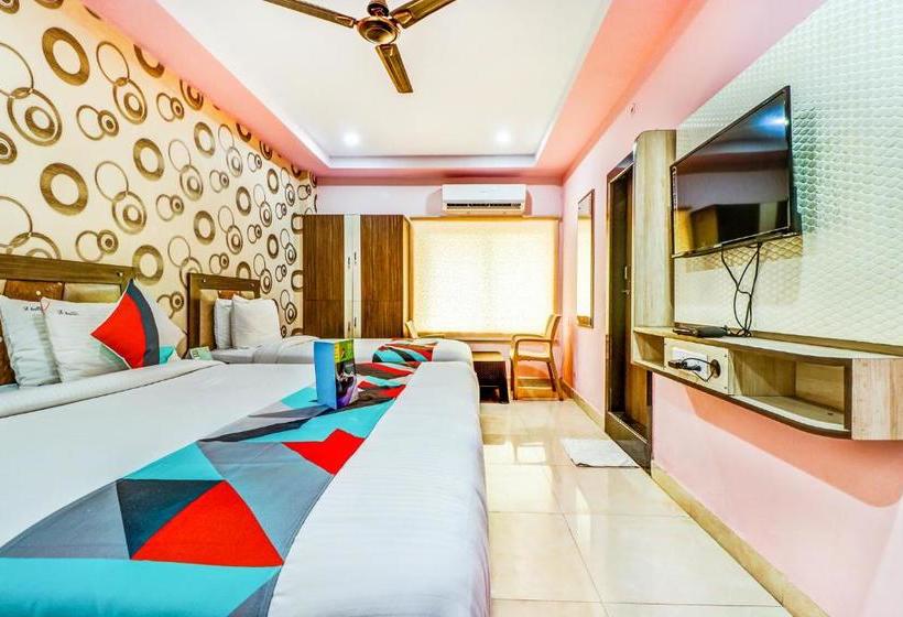 ホテル Capital O 11626 B Square