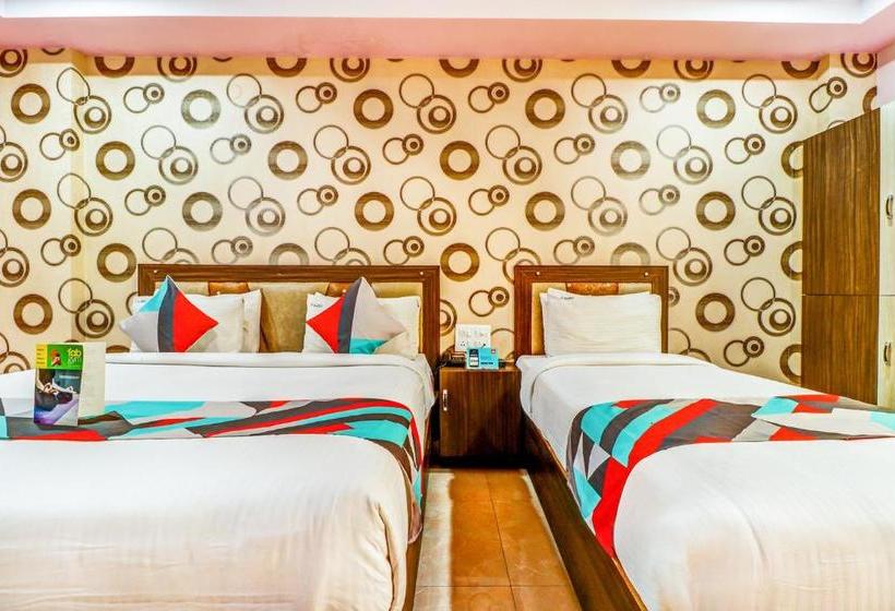 ホテル Capital O 11626 B Square