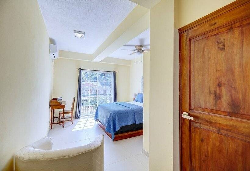 Hotelli L'auberge Du Vieux Port