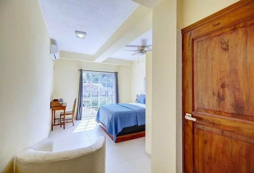 هتل L'auberge Du Vieux Port