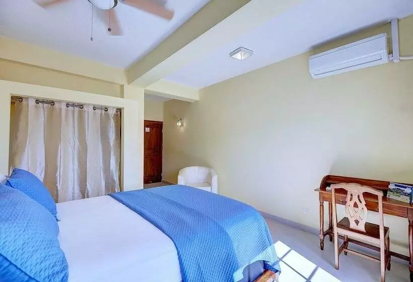 هتل L'auberge Du Vieux Port