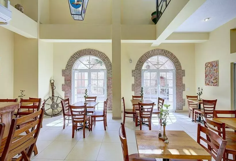 هتل L'auberge Du Vieux Port