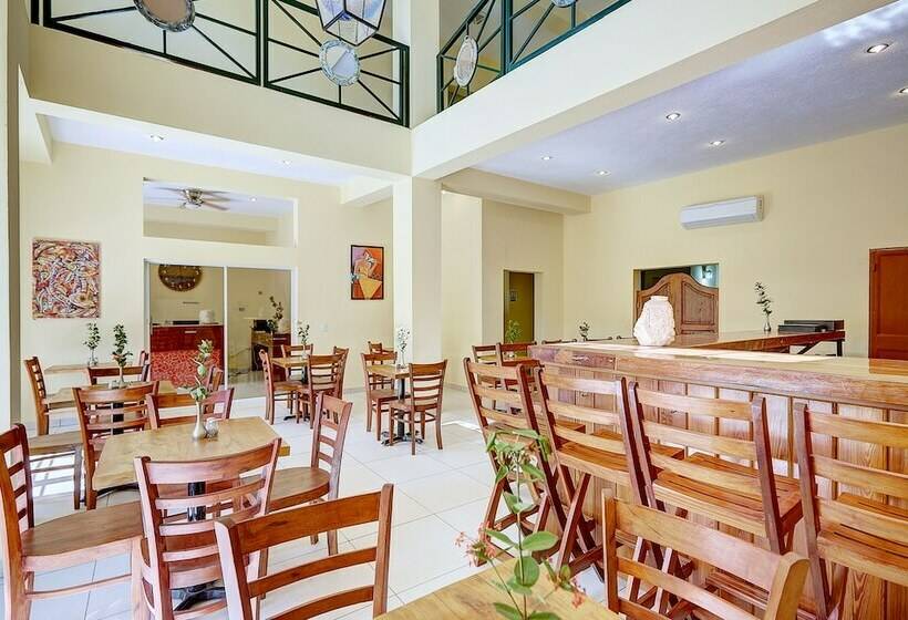 Hotelli L'auberge Du Vieux Port