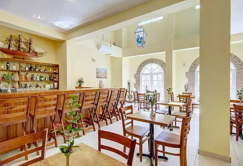 هتل L'auberge Du Vieux Port