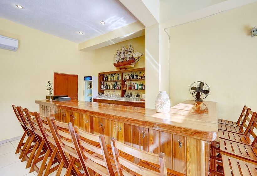 Hotelli L'auberge Du Vieux Port