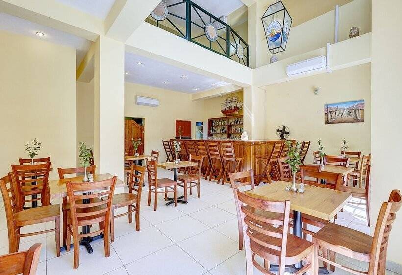 Hotelli L'auberge Du Vieux Port