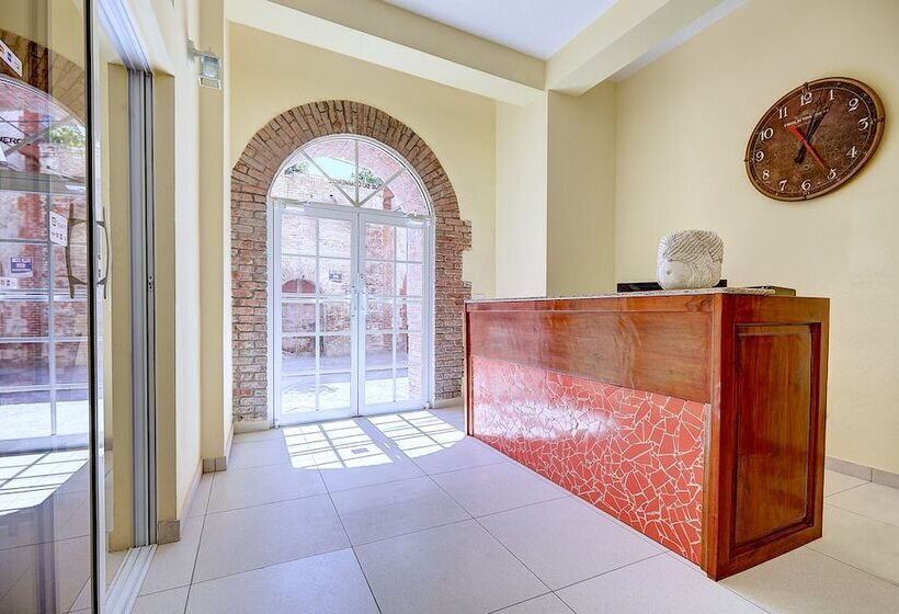 Hotelli L'auberge Du Vieux Port