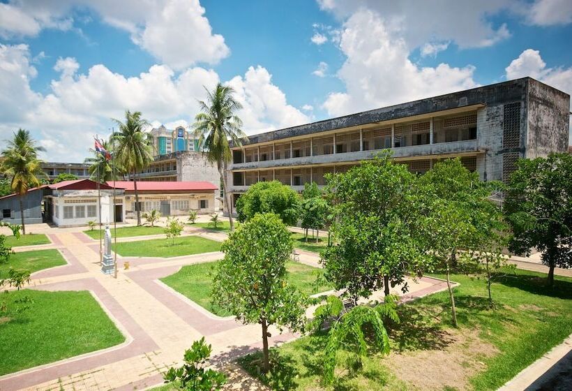 Lcs Hotel & Apartment