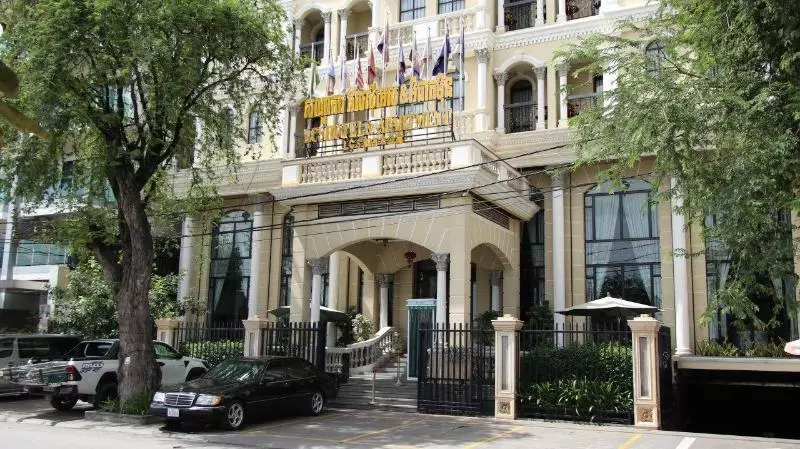 Lcs Hotel & Apartment