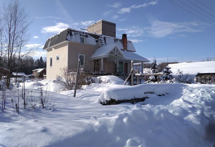 פנסיון Canadian Corner