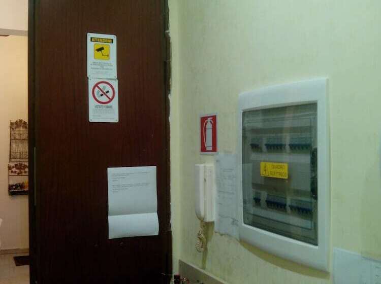 پانسیون Guest House Hola Roma