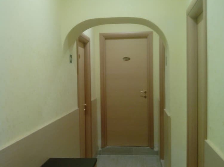 پانسیون Guest House Hola Roma