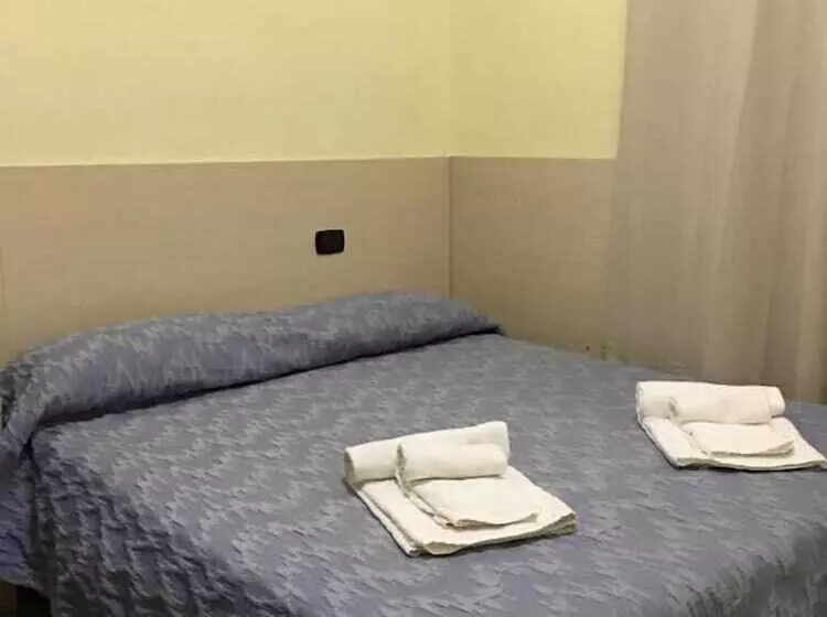 پانسیون Guest House Hola Roma