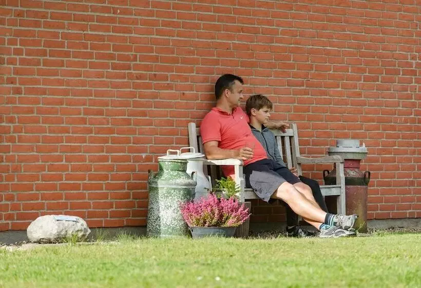 Majatalo Knaplund Destillery