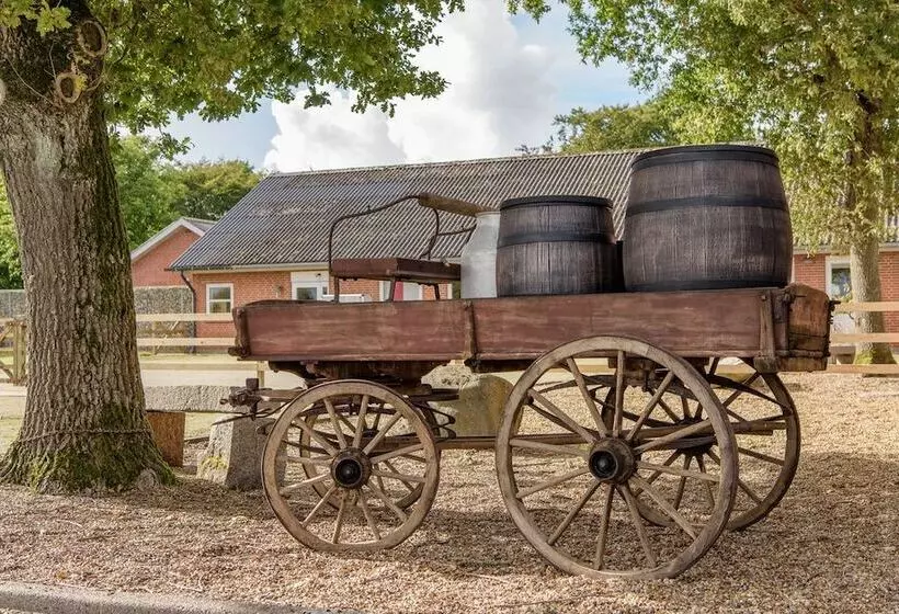 Majatalo Knaplund Destillery