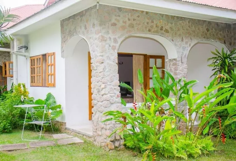 پانسیون Villa Rafia