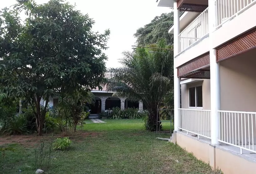 پانسیون Villa Rafia