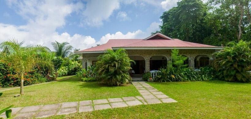 پانسیون Villa Rafia