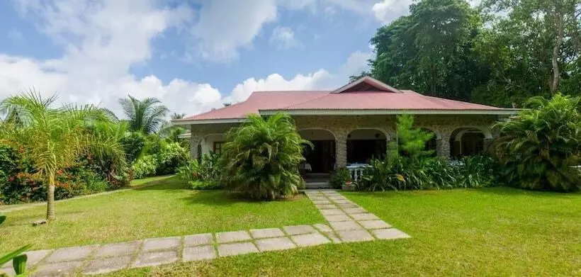 پانسیون Villa Rafia