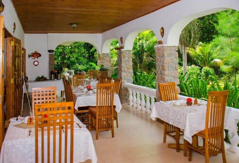 پانسیون Villa Rafia