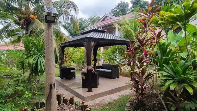 پانسیون Villa Rafia